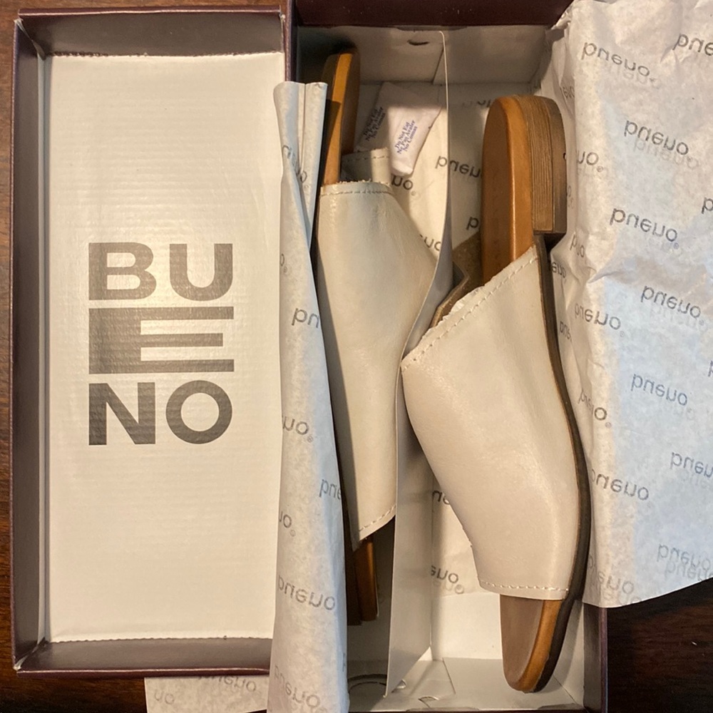 Bueno White Slides